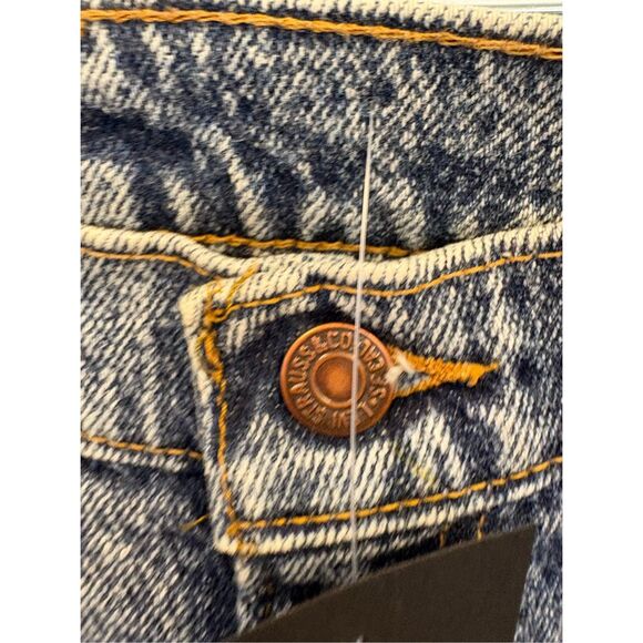 Vintage Acid Wash Levi's Jeans - Picture 4 of 9